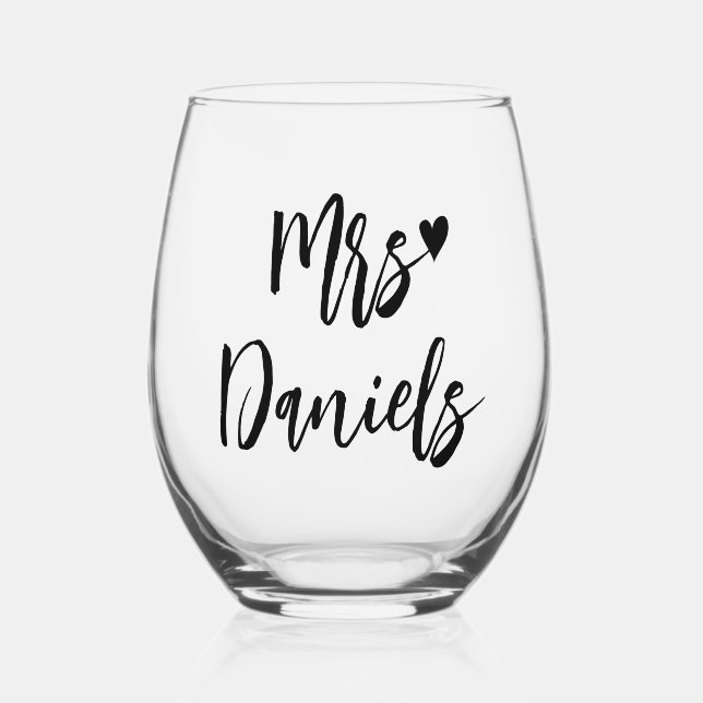 Mrs brides name black typography and heart wedding stemless wine glass (Front)