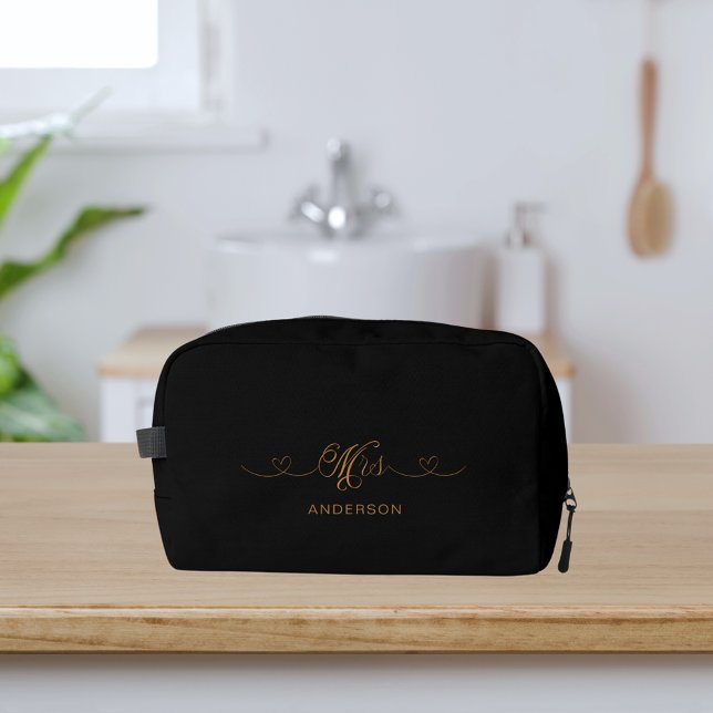 Mrs newlywed black gold dopp kit (Creator Uploaded)