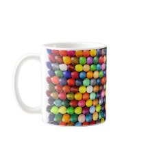 Mug with multi-coloured crayon pattern