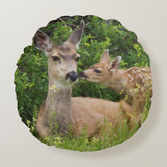 Mule Deer Doe with Fawn Round Cushion (Front)