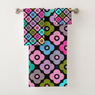 Multicolored rustic flower pattern on white bath towel set