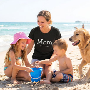 Mum Est Saying Black Whimsical Font T-Shirt