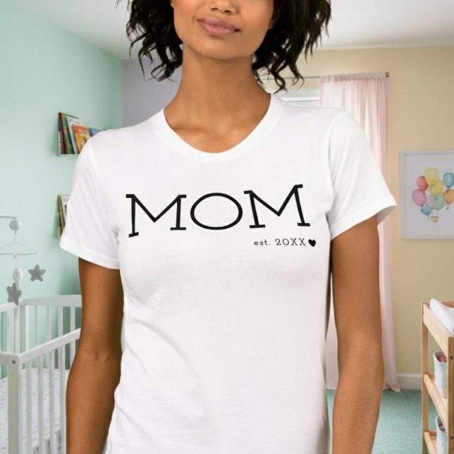 Mum Established Heart Black Minimal T-Shirt (Creator Uploaded)
