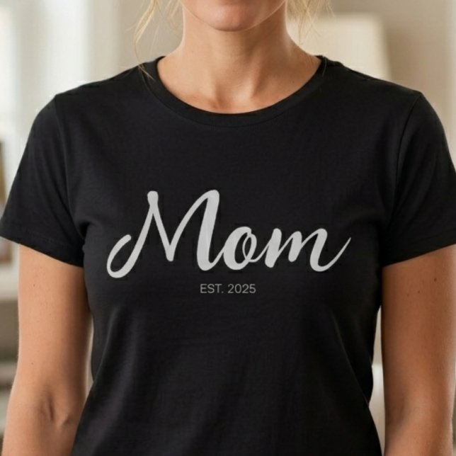 Mum Established New Mum Gift  T-Shirt (Creator Uploaded)