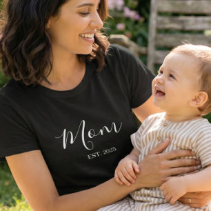 Mum Established New Mum Gift T-Shirt