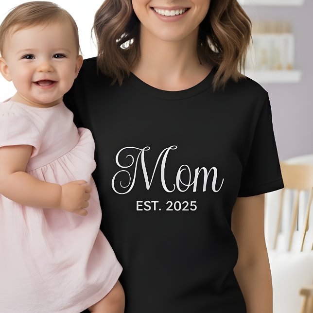 Mum Established New Mum Gift  T-Shirt (Creator Uploaded)