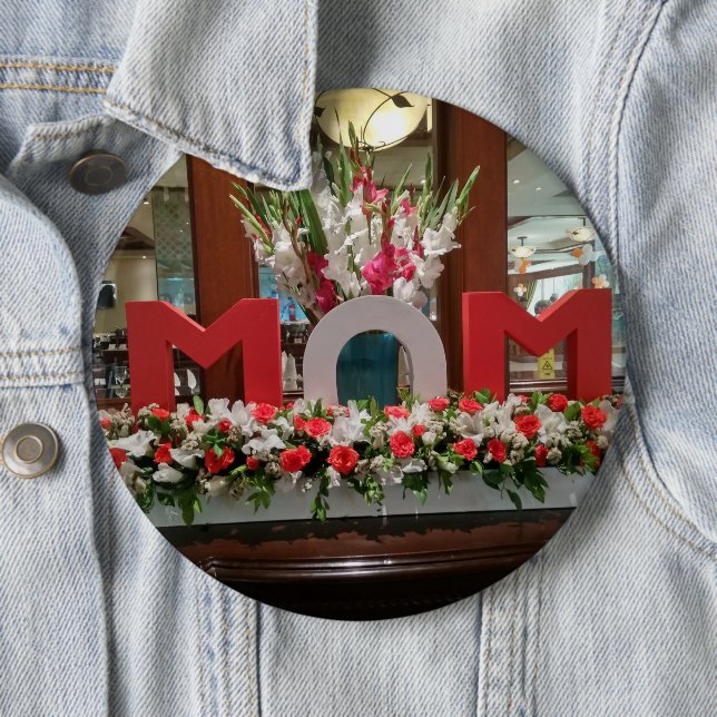 "Mum, I Love You" – A Heartfelt Floral Tribute 6 Cm Round Badge (In Situ)