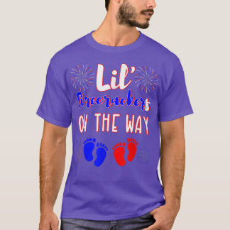 Mum To Be Epecting Twins Announcement 4th Of July  T-Shirt