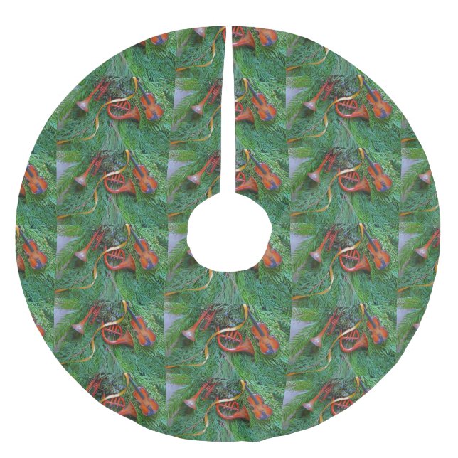 Musical ornaments on greenery brushed polyester tree skirt (Front)