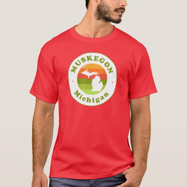 Muskegon Michigan MI Retro Sunrise Map Badge Round T-Shirt (Front)