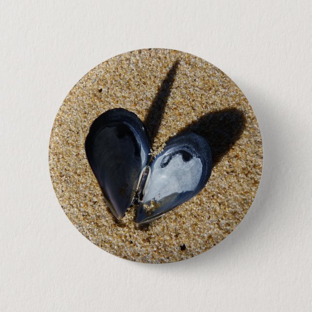 mussel heart 6 cm round badge (Front)