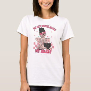 My cat never broke my heart, love cats T-Shirt