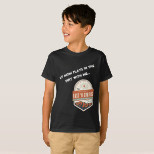 "My Mum Plays in the Dirt With Me." Kids T-Shirt