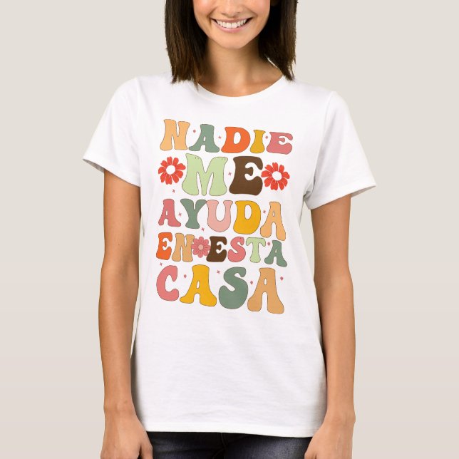 Nadie Me Ayuda En Esta Casa Funny Spanish Mothers  T-Shirt (Front)