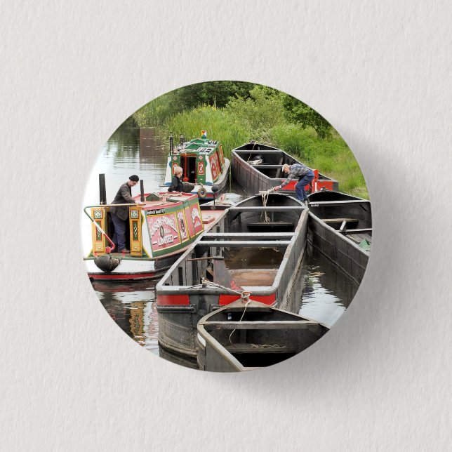NARROWBOATS ON THE CANAL  3 CM ROUND BADGE (Front)