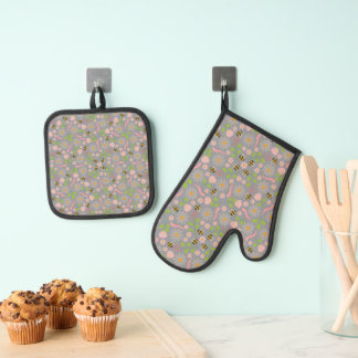 Nature inspired blooms and critters oven mitt & pot holder set