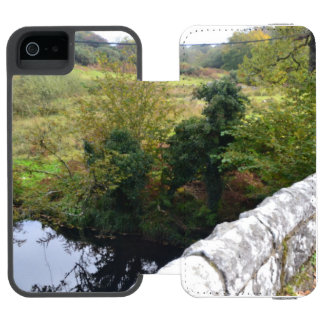 nature way of impersonating animals incipio watson™ iPhone 5 wallet case