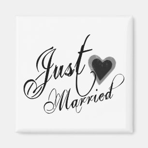 Naughy Grunge Script - Just Married Heart Black Magnet