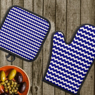 Navy blue chevron oven mitt & pot holder set