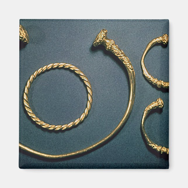 Necklet and bracelets from Waldalgesheim Magnet (Front)