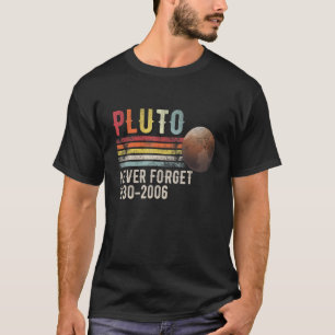 Never Forget Pluto Retro Style   Space   Science T-Shirt
