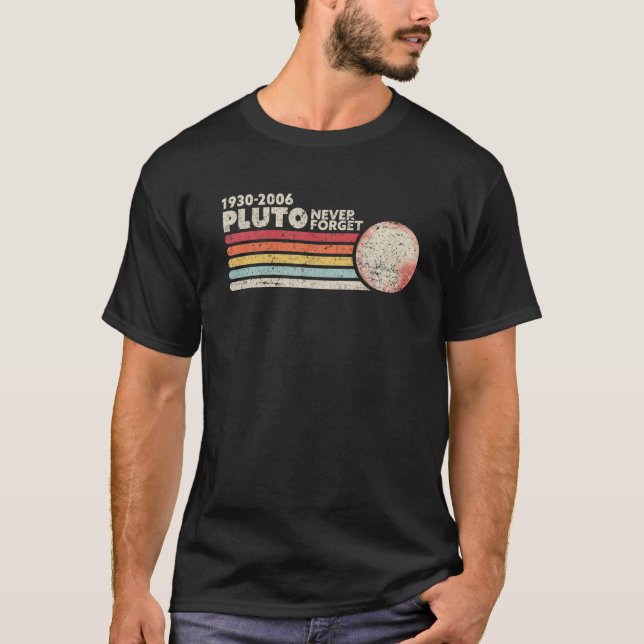 Never Forget Pluto Shirt. Retro Style Funny Space, T-Shirt (Front)