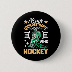 Never Underestimate A Girl Who Plays Hockey 6 Cm Round Badge
