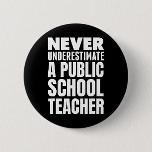 Never Underestimate A Public School Teacher 6 Cm Round Badge