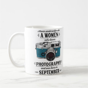 Never Underestimate A Women Who Loves Photography Coffee Mug