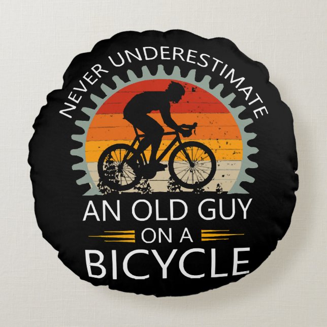  Never Underestimate An Old Guy On A Bicycle  Round Cushion (Front)