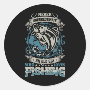 Never Underestimate An Old Guy Who Loves Fishing O Classic Round Sticker