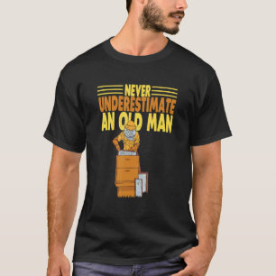 Never Underestimate An Old Man Beekeeper Apiarist  T-Shirt