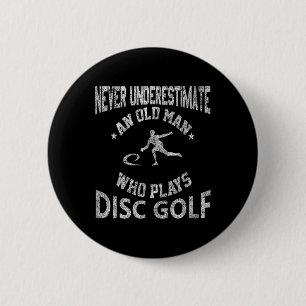 Never Underestimate An Old Man Disc Golf Distresse 6 Cm Round Badge