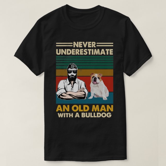 Never underestimate an old man with a bulldog T-Shirt (Design Front)