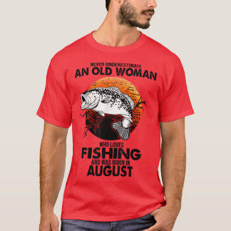Never Underestimate Old Woman Loves Fishing Born i T-Shirt