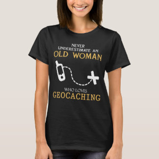 Never underestimate old woman who loves geocaching T-Shirt