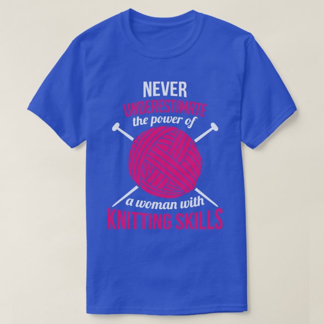 Never underestimate the power of a woman with knit T-Shirt (Design Front)