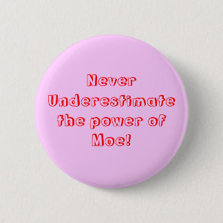 Never Underestimate the power of Moe! 6 Cm Round Badge