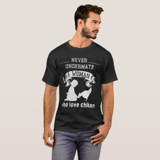 never undermate a woman who love chiken T-Shirt