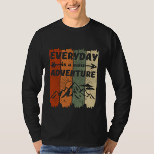 New adventure hiking lovers gift retro mountain T- T-Shirt