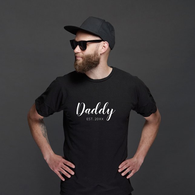 New Daddy Established 2022 typography T-Shirt (Creator Uploaded)