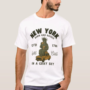 New York : born and raised in gray sky T-Shirt