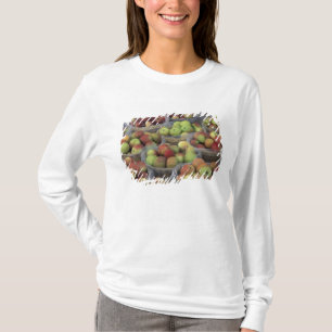New York State Macintosh apples in baskets T-Shirt