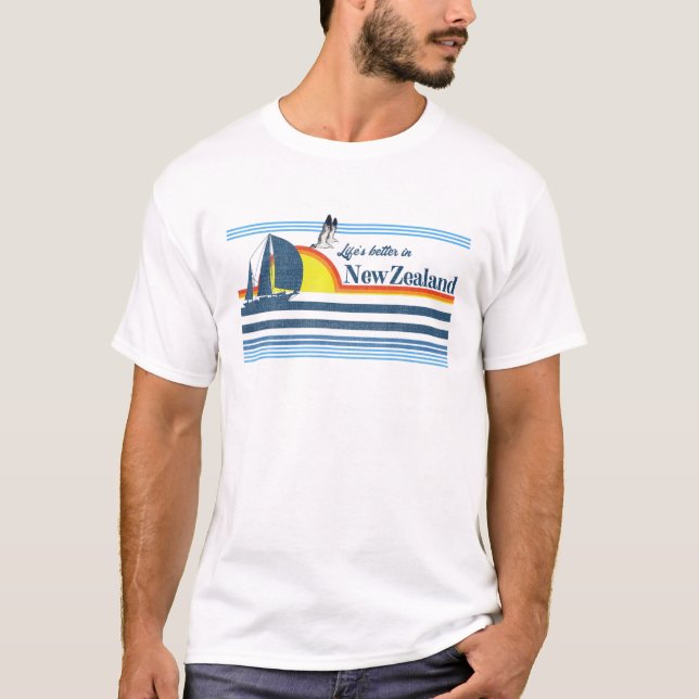 New Zealand - Beach Retro 70S 80S Sailing Boat Sun T-Shirt (Front)