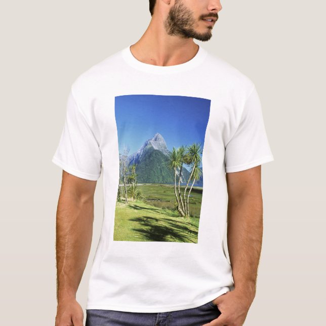 New Zealand, South Island,  Mitre Peak, T-Shirt (Front)
