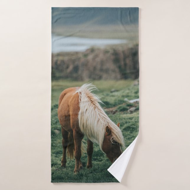 NICE HORSE BATH TOWEL (Bath Towel)
