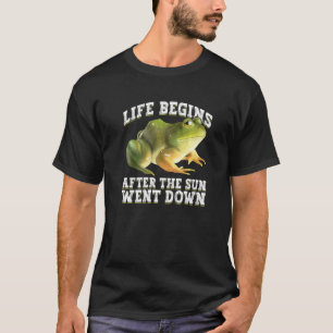 Night Gigging And Frog Catching T-Shirt