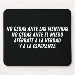No Cedas Ante Las Mentiras (white) Mouse Pad