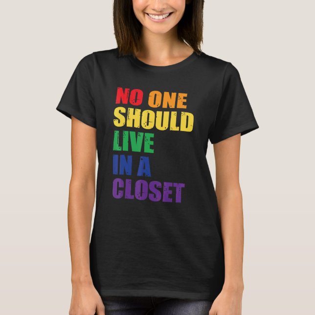 No One Should Live In A Closet Lgbt Q Gay Pride Pr T-Shirt (Front)