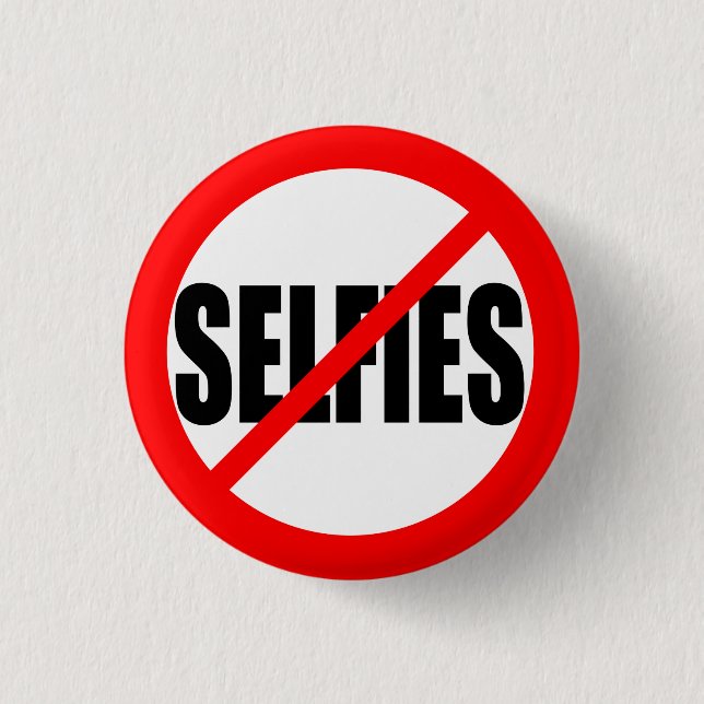 "NO SELFIES" 1.25-inch 3 Cm Round Badge (Front)